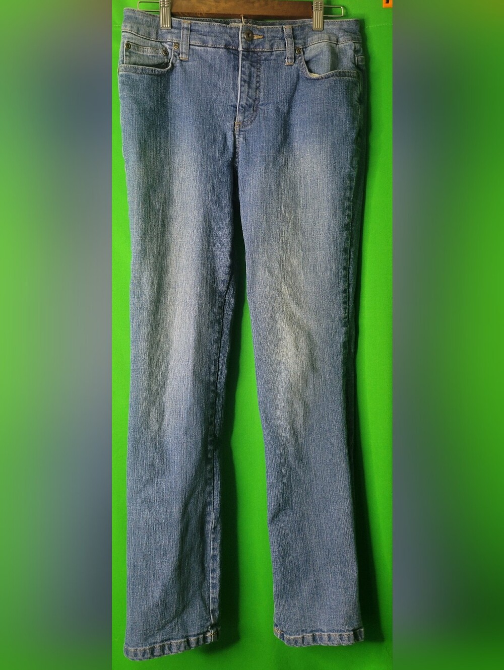 St. John's Bay Women's Straight Leg Jeans in Blue Wash Sz 10 Stretchy